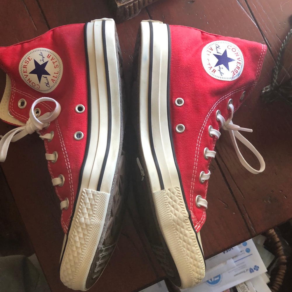 Unisex red high top red converse sneaks - Picture 2 of 6